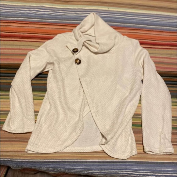 Beautiful waffle material over throw poncho sweater
Large - Picture 5 of 5